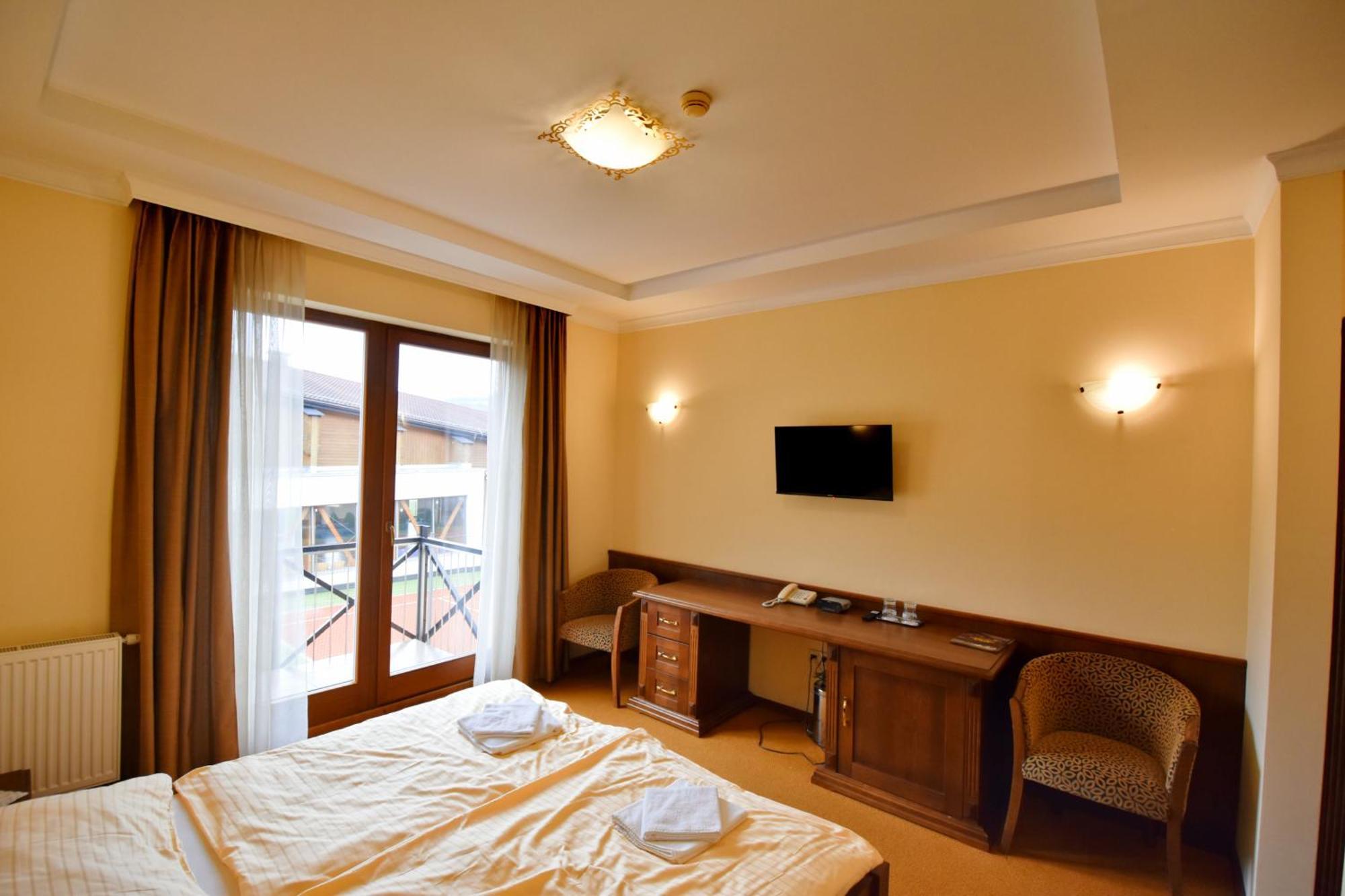Country Saloon Bela Hotel Buitenkant foto